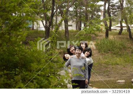 Girl, alumni Girl, alumni 32291419