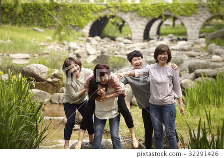 Girl, alumni Girl, alumni 32291426