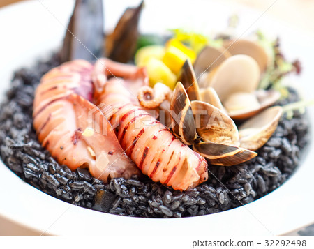 Cuttlefish Seafood Rice Stew 32292498