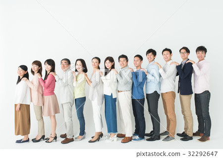 水平排列的成年人數量 水平排列的成年人數量 32292647