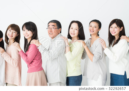 Number of adults lining horizontally Number of adults lining horizontally 32292657