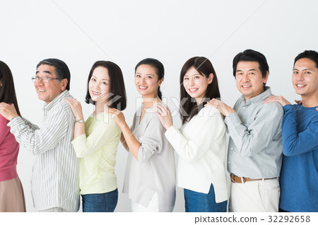 水平排列的成年人數量 水平排列的成年人數量 32292658