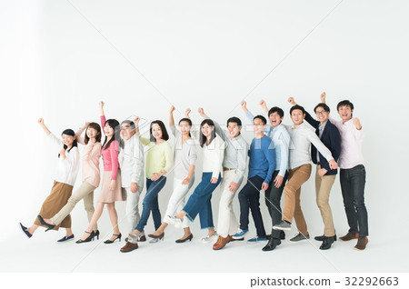 水平排列的成年人數量 水平排列的成年人數量 32292663