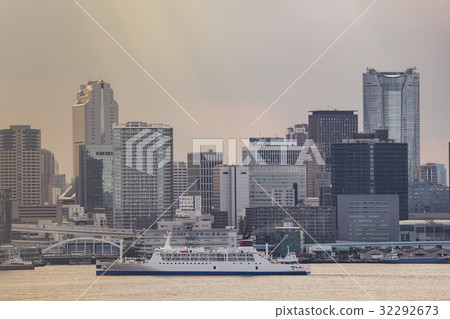 Ogasawaru Maru sailing in Tokyo Bay and a skyscraper 32292673