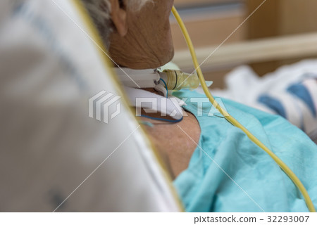 Patient do tracheostomy and ventilator in hospital 32293007