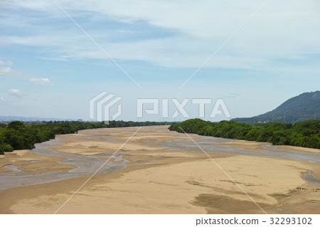 Summer Higawa river 32293102