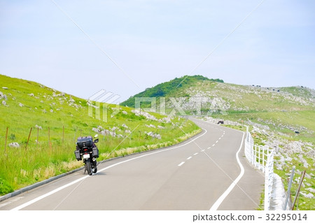 Bike trip (Shikoku Karst) Bike trip (Shikoku Karst) 32295014