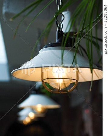 Lamp 32295064