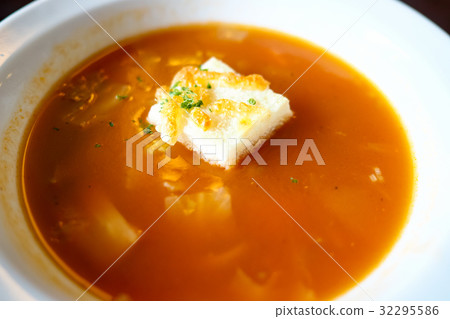 Tomato soup 32295586