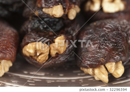 Hastak (dry dates with walnut) 32296394