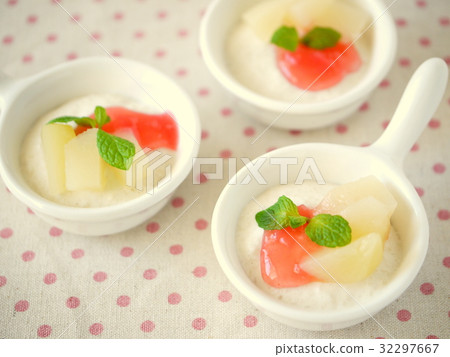 Peach moose handle dish (horizontal position high angle) Peach moose handle dish (horizontal position high angle) 32297667