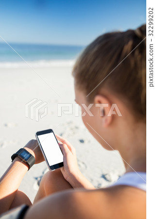 Fit woman on the beach 32299202