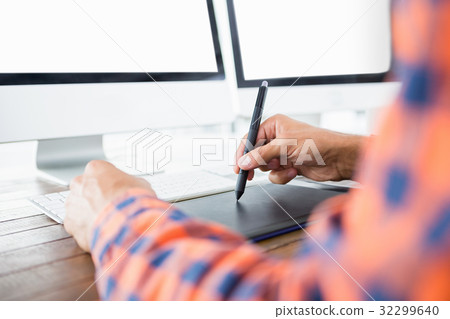 Hipster drawing on graphic tablet 32299640