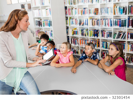 Teacher using tablet with pupils Teacher using tablet with pupils 32301454