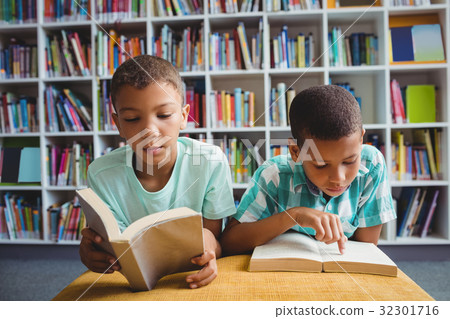 Little boys reading books Little boys reading books 32301716