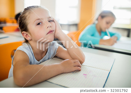 Bored little girl sitting Bored little girl sitting 32301792