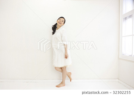 女性肖像 女性肖像 32302255