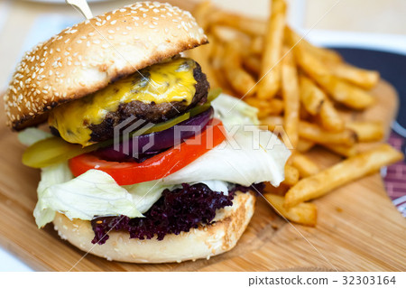Beef burger set 32303164