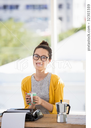 Hipster holding a cup of coffee 32303389