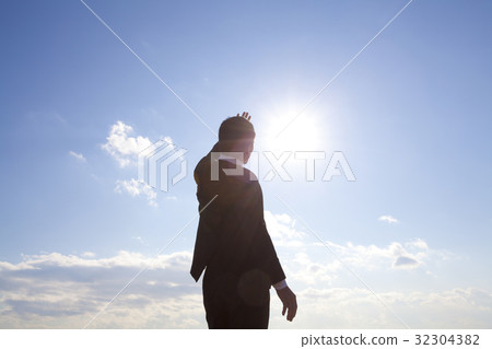 握他的商人移交太陽 32304382