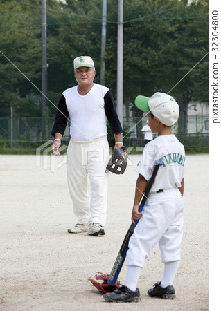 Supervision of juvenile baseball 32304800