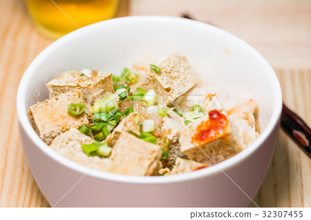 Stinky tofu臭豆腐 Stinky tofu臭豆腐 32307455