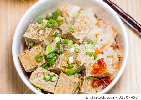 Stinky tofu臭豆腐 32307458
