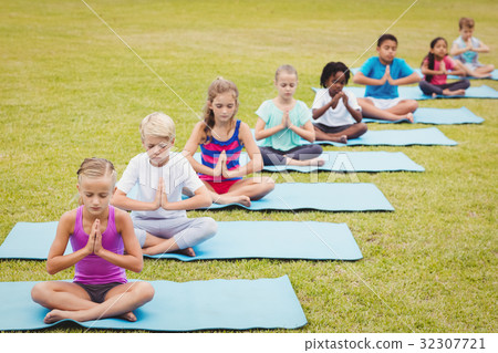 Group of children doing yoga 32307721