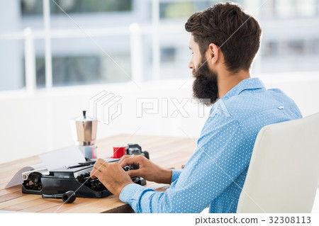 Hipster using type writer Hipster using type writer 32308113