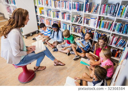 Teacher reading books to her students Teacher reading books to her students 32308384