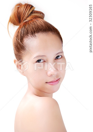 Beauty asian women posting to show her good natural skin , studi Beauty asian women posting to show her good natural skin , studi 32309165