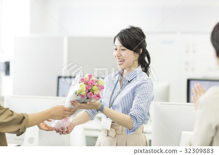 Business woman 32309883