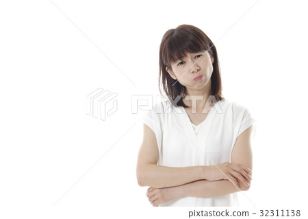 A woman in a posing pose 32311138