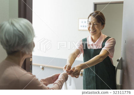 Visiting nursing care 32311776