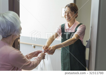 Visiting nursing care 32311780
