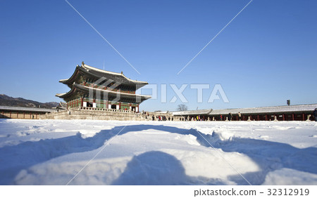 Kunjeongjeon (National Treasure No.223), Gyeongbokgung Palace, Jongno-gu, Seoul 32312919