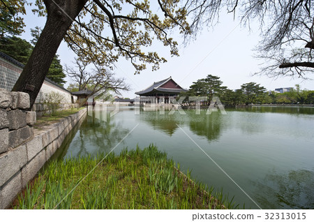 Gyeonghoeru (National Treasure No.224), Gyeongbokgung, Jongno-gu, Seoul 32313015