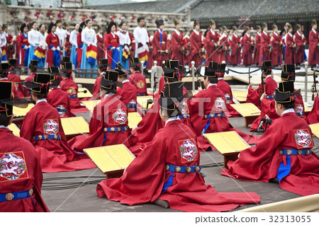 Sejong inquiry Lunar New Year, Geonjeonjeon (National Treasure No.223), Gyeongbokgung, Jongno-gu, Seoul 32313055