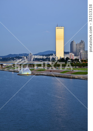 首爾漢江市永登浦區汝矣島麻浦大橋漢江市政公園63號樓 32313138