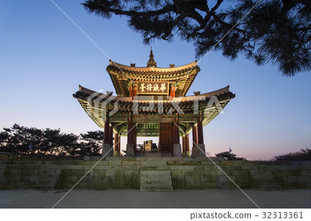 Pine, Sejangdae, Suwon Hwaseong Fortress (Historic Site No.3), Suwon, Gyeonggi-do 32313361