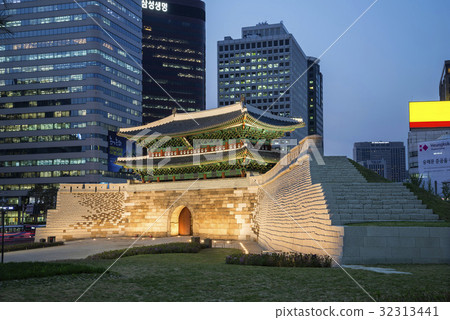 Namdaemun (National Treasure No.1), Jung-gu, Seoul Namdaemun (National Treasure No.1), Jung-gu, Seoul 32313441
