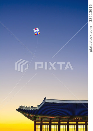 Shingen，Cheonjeon（Treasure 1760），Gyeongbokgung Palace（Historic Site 117），Jongno-gu，Seoul 32313616