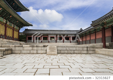 (National Treasure No. 225), Changdeokgung Palace (Historic Site No. 122), Jongno-gu, Seoul 32313827