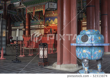 Cloisonne censer, Kunjeongjeon (National treasure No. 223), Gyeongbokgung, Jongno-gu, Seoul 32313874