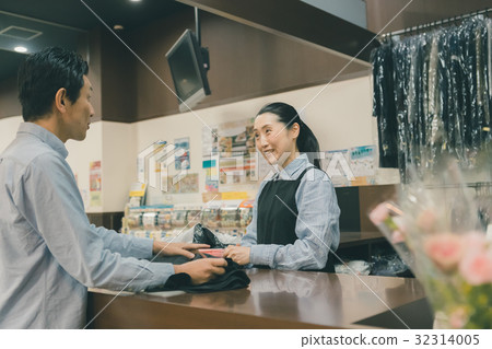 cleaning, shop, salesperson 32314005