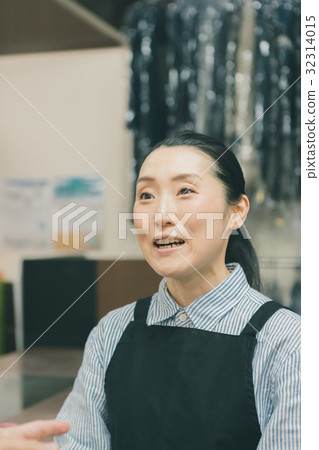 cleaning, shop, salesperson 32314015