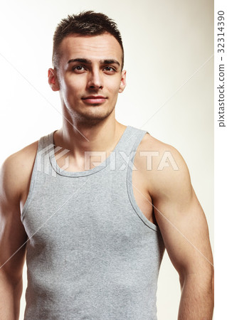 Handsome muscular sporty fit man portrait. 32314390