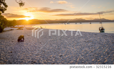 Whitehaven beach sunset at Whitsunday Island 32315216