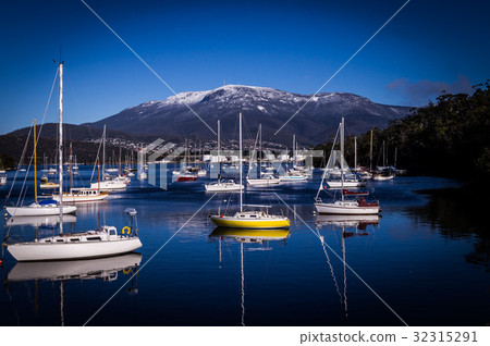 Boats and Reflections in Lindisfarne, Hobart 32315291