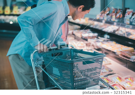 super, supermarket, fresh fish 32315341